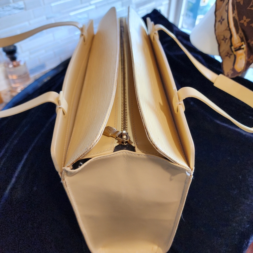 🍦🍦- Vanilla LOUIS VUITTON Croisette Tote - Picture 5 of 16